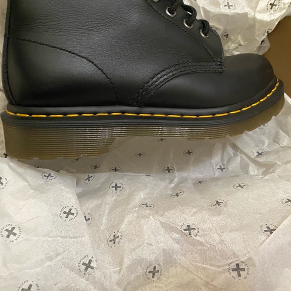 Dr.Martens 1460 Nappa 8-eye smooth leather lace up boots - Picture 9 of 10